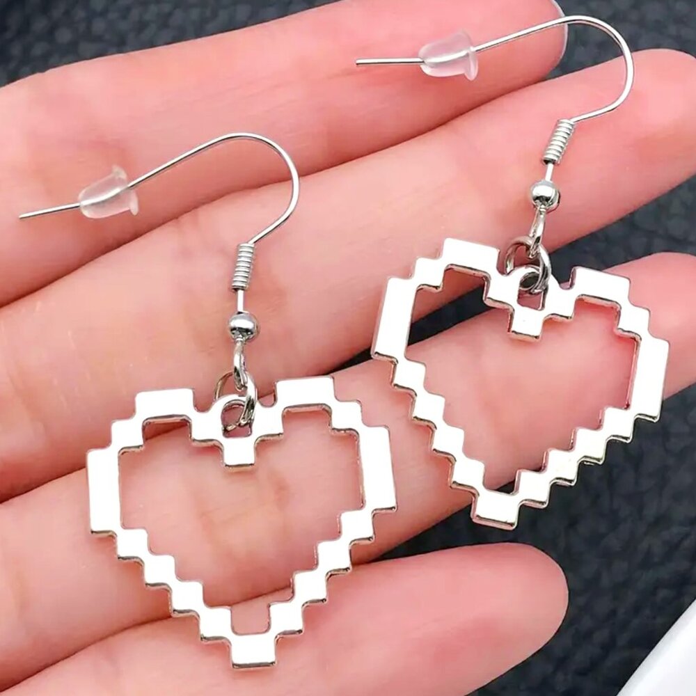 🌺 🌺 🌺Gamer Silver Color Hollow Heart Dangle Earrings for Women